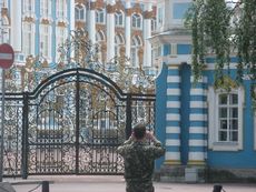 049 Tor zum Katharinenpalast.JPG